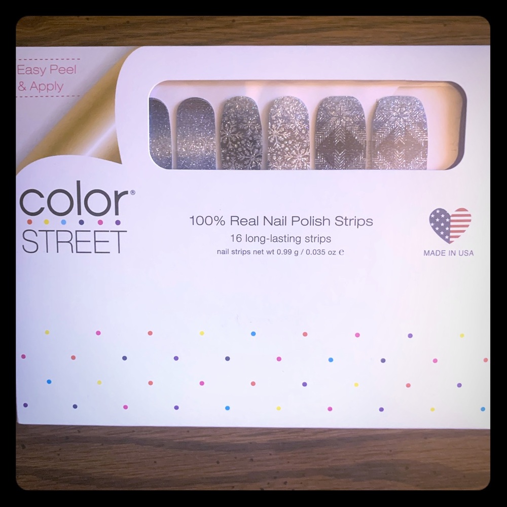 Color street: blue snowflakes